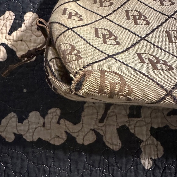 Vintage Dooney & Bourke signature canvas with brown leather trim. - Picture 11 of 13